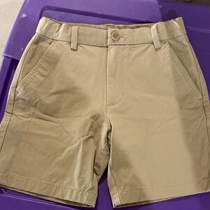 Vineyard vines performance shorts size 6
